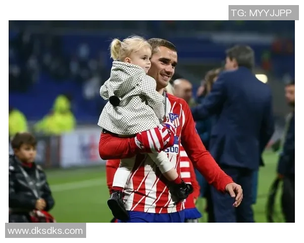 当红明星偶遇绿茵巨星引发热议现场互动氛围温馨感人 当红明星偶遇绿茵巨星引发热议现场互动氛围温馨感人