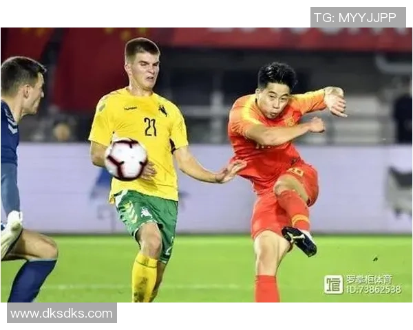 足球球星家属是否应享受免票待遇引发球迷热议与公平性讨论